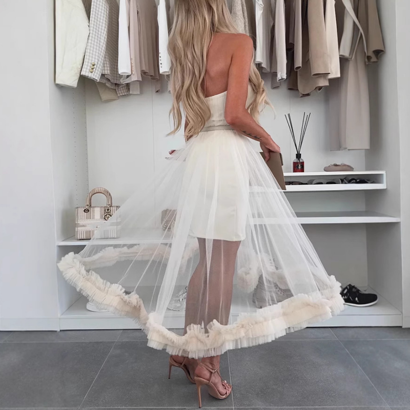 Trägerloses Damen-Kleid mit Tüll-Schicht und Rüschenbesatz