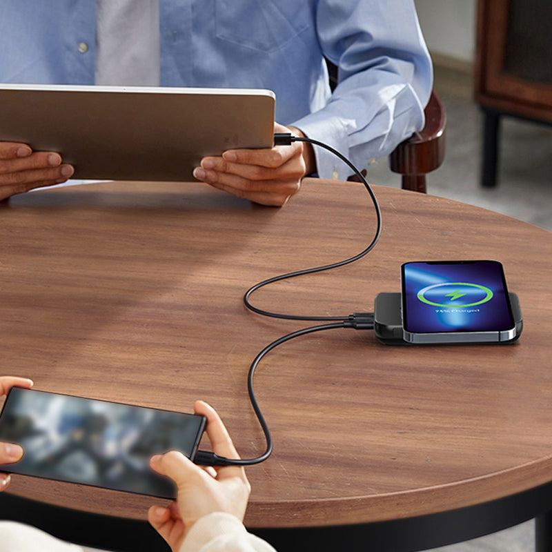 Tragbare magnetische Powerbank mit faltbarem Ständer
