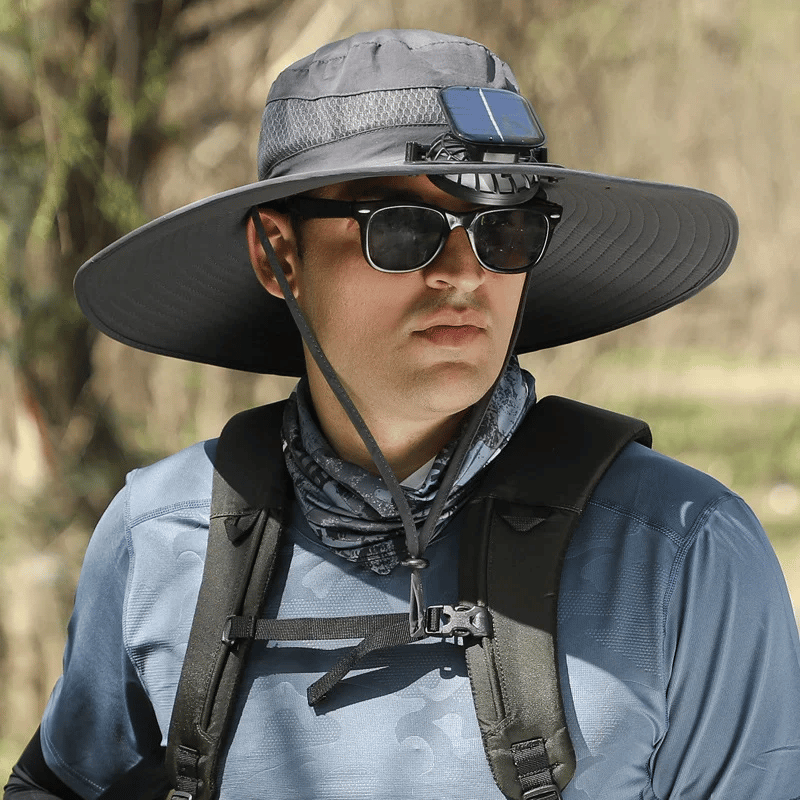 Outdoor-Sonnenhut mit breiter Krempe und Solarlüfter