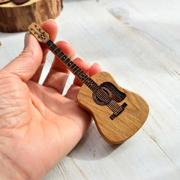 🎁Mini Cute Edition Holz-Gitarrenplektrum-Etui🎸