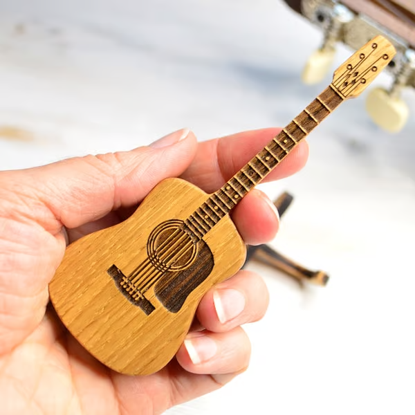 🎁Mini Cute Edition Holz-Gitarrenplektrum-Etui🎸