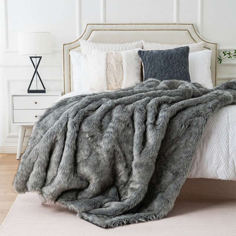 ✨ Luxus Kunstfell-Decke im Fuchs-Look – Weiche PV-Fleece Wohndecke, Sofa- & Bettüberwurf, Kuscheldecke im modernen Ins-Stil
