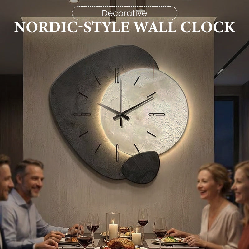 Dekorative Wanduhr im nordischen Stil