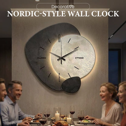 Dekorative Wanduhr im nordischen Stil