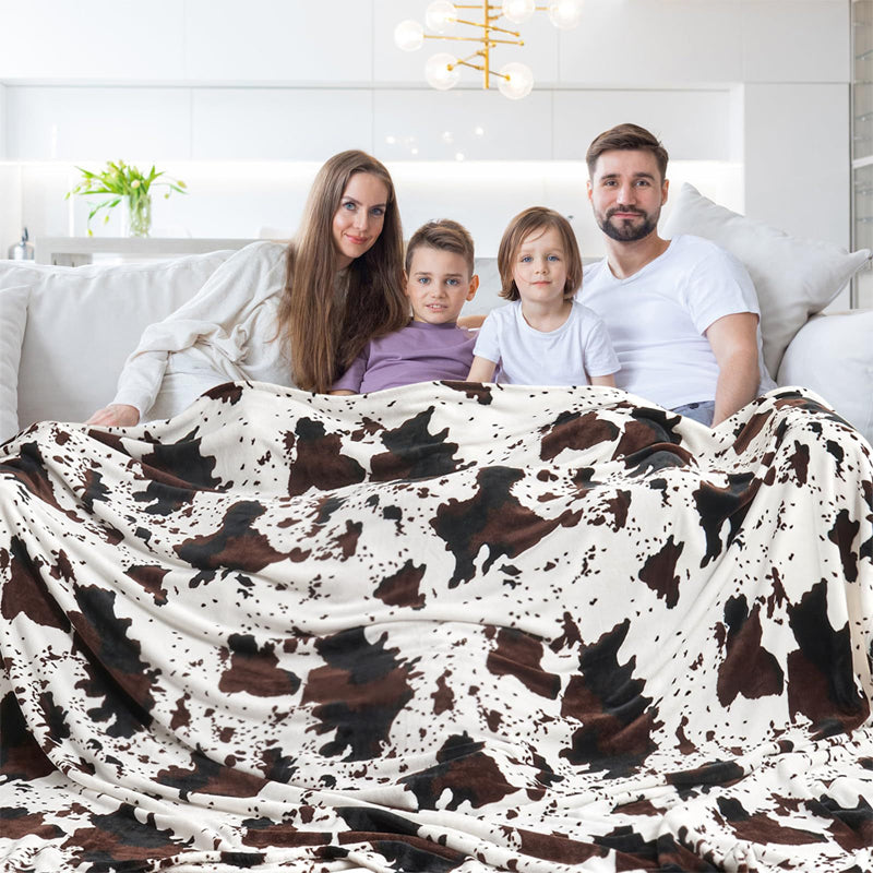 📢 50 % RABATT !!Kuschelige Flanell-Wurfdecke mit Kuhflecken-Muster – Weich & Warm für Sofa & Bett 🛋️🐄