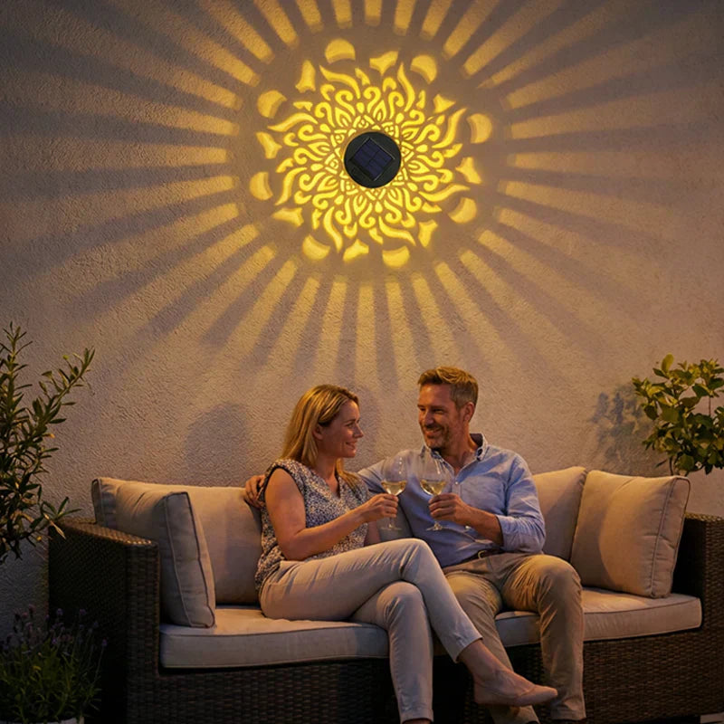 ⏰ 50 % RABATT – Nur für kurze Zeit☀️ Solar-Wandleuchte für Außenbereiche ✨ Zylindrisches Design mit Lichtmuster – Wetterfest für Garten, Terrasse & Balkon