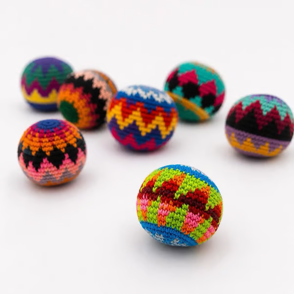 🌈Gestrickter Multicolor Hacky Sack – Handlich & Stressabbau ✨ Für Freizeit & Outdoor-Spaß