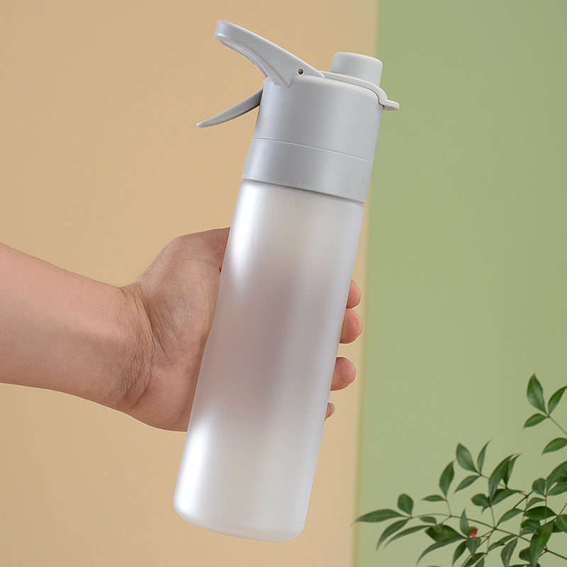 🌬️ 2-in-1 Trinkflasche mit Sprühkopf – erfrischt & befeuchtet Haut, perfekt für heiße Tage, Radfahren, Wandern & Camping