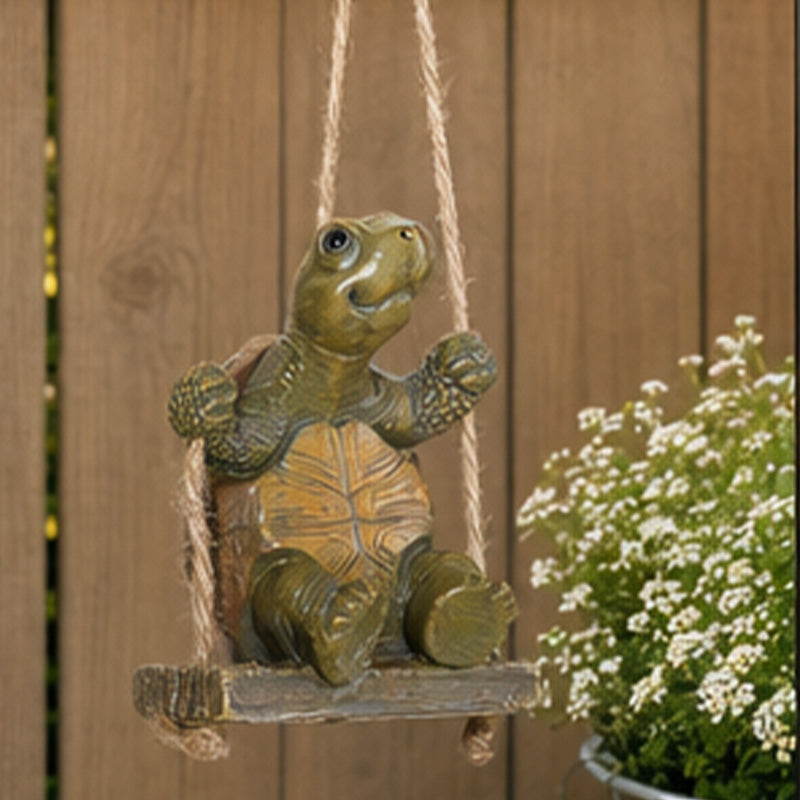 ⏰ 50 % RABATT – Nur für kurze Zeit 🐢 Gartenfigur Schildkröte auf Schaukel 🌿 Deko aus Kunstharz für Garten, Terrasse & Balkon