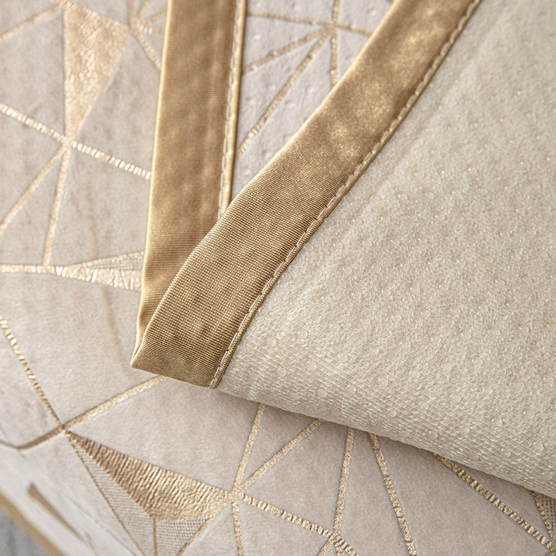 ✨ 50 % Rabatt – Edles Sitzkissen mit Goldprägung – weicher Chenille-Bezug, veredelt & pflegeleicht – für mehr Komfort & Stil im Wohnzimmer 🌿