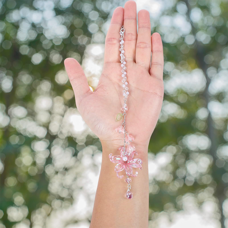 🌸 50% RABATT! 🚗 Eleganter Kristall-Blumen-Autohänger – Funkelnder Kristall, filigranes Design & einfach zu montieren – Perfektes Accessoire für Ihr Auto ✨