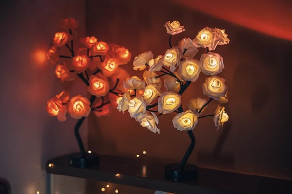 🔥 50% RABATT! 🌹 LED Rosenbaum Lampe – Romantische Blumenleuchte mit USB-Anschluss & Schalter