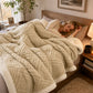 🔥 Nur für kurze Zeit 50 % Rabatt! ☁️ Dicke Kuscheldecke mit Prägemuster – Flauschige Lammflor-Decke für Sofa, Büro und Mittagsschlaf