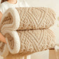 🔥 Nur für kurze Zeit 50 % Rabatt! ☁️ Dicke Kuscheldecke mit Prägemuster – Flauschige Lammflor-Decke für Sofa, Büro und Mittagsschlaf